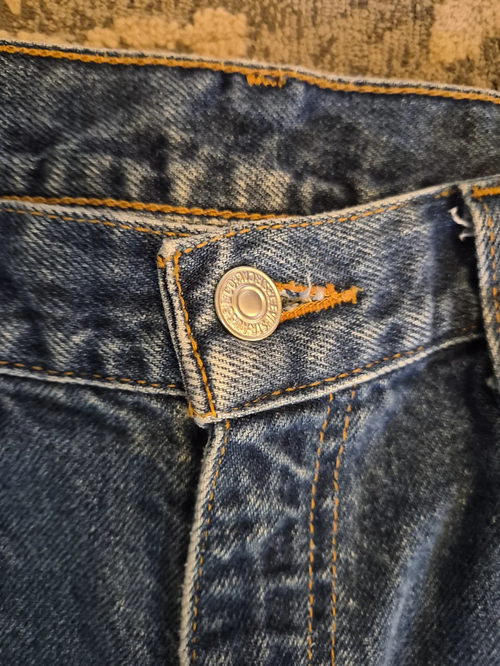 Vintage Levi's Men's Dark Blue Relaxed Straight Jeans W34xL30